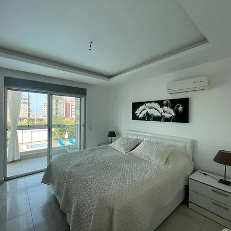 Modern Living By The Sea 阿拉尼亚