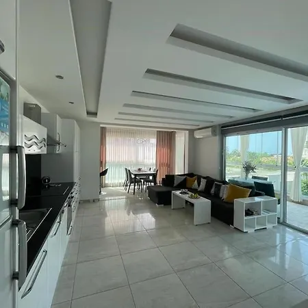 Modern Living By The Sea * 阿拉尼亚